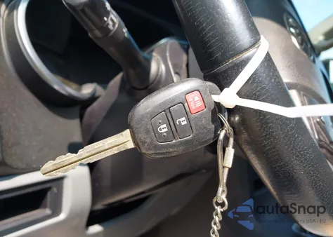 2018 Toyota Sequoia Sr5 z USA, uszkodzony, nr VIN 5TDBY5G18JS158615